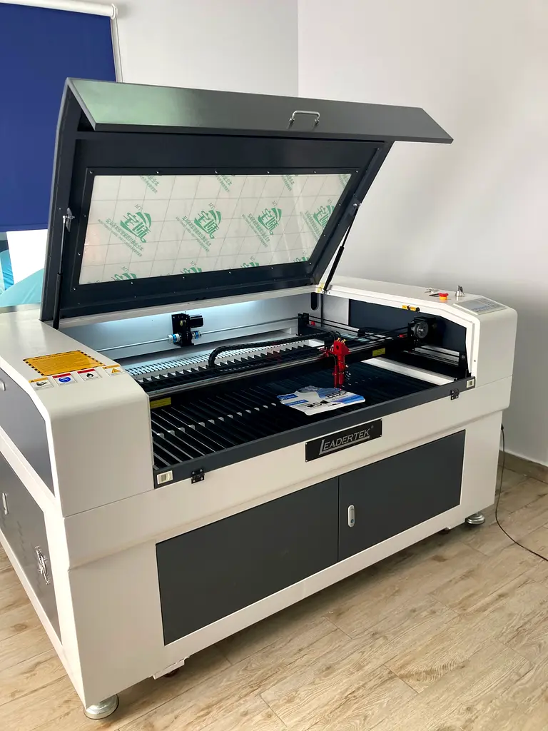 ACo2 laser machine for sale63257633560193117