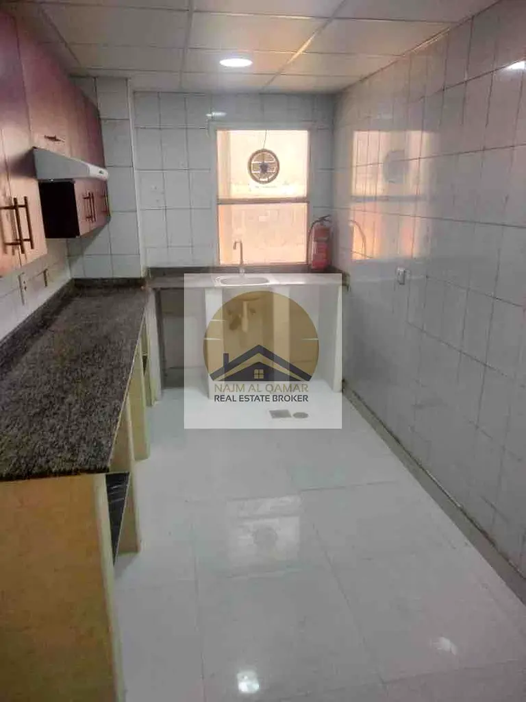 شقة للإيجار MEENA BAZAR BUR DUBAI 2BHK 67K IN 4 CHEQUES WINDO AC FOR FAMILY دوبيزل دبي