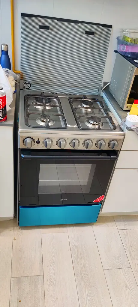 Midea 4 burners gas oven/stove