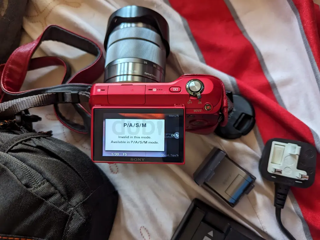 SONY NEX 3 DSLR E Mount Mirrorless Camera comes with all Original accessories.