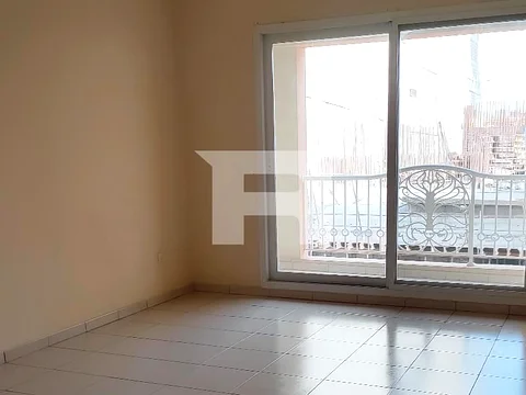 Huge And Bright Studio With Large Balcony