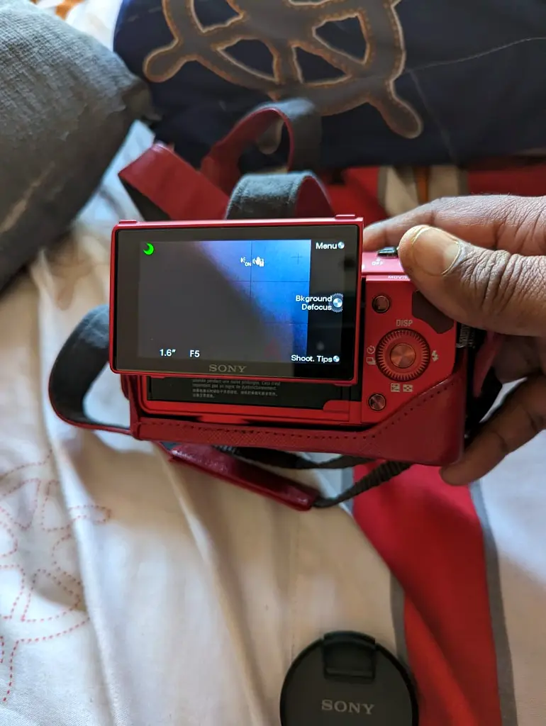 SONY NEX 3 DSLR E Mount Mirrorless Camera comes with all Original accessories.