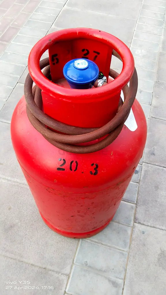 Dubai medium size 20kg gas cylinder with regulater and pipe