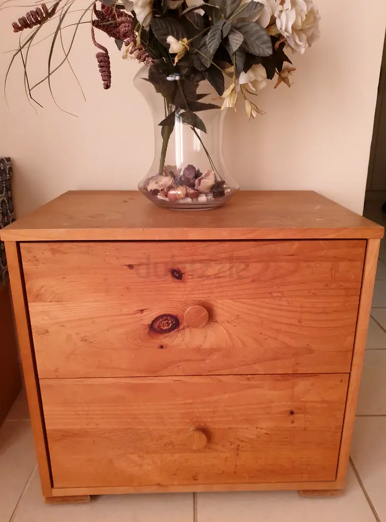 Chest of 2 Drawers in Excellent Condition دوبيزل
