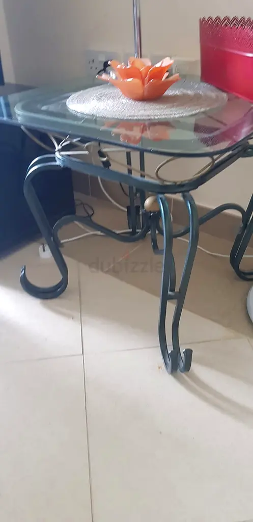 Glasses tables