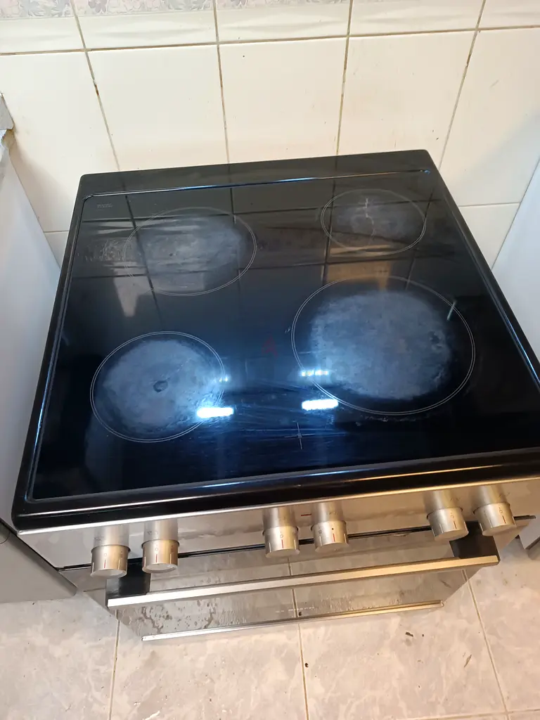 Bosch 4 burner electric stove with oven last day to collect