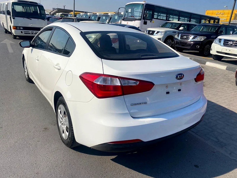 Kia cerato 2015white color GCC calen car63171745341953114