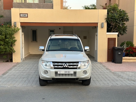 Amazing Mitsubishi PAJERO 2014GLS TOP//GCC// 2 Keys//NOT TO BE MISSED OFFER!!!