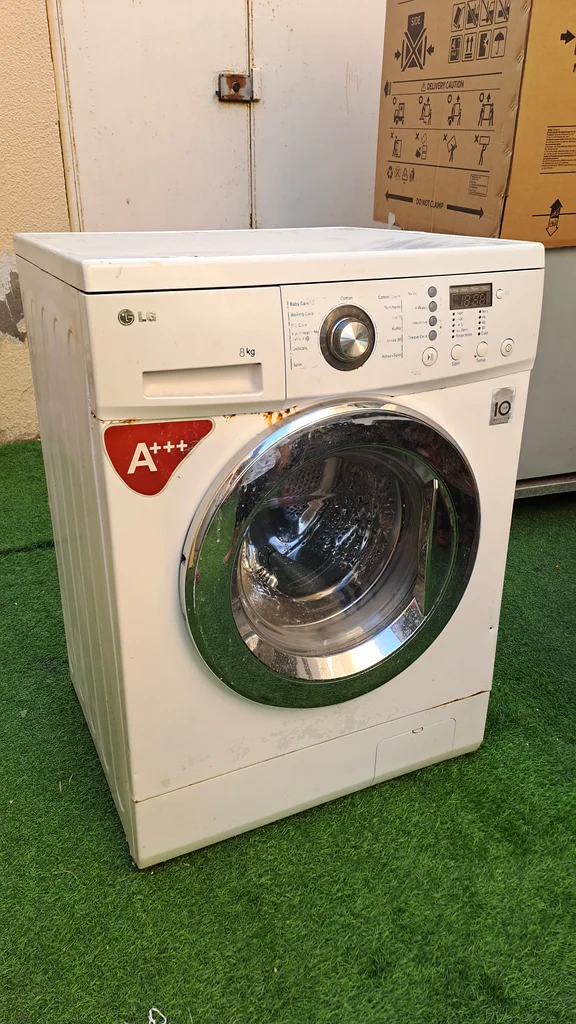 LG 8 KG Washing Machine (Not Working) for sale