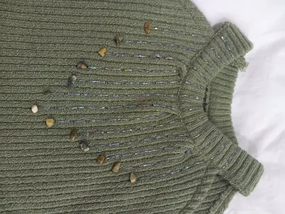 Embroidered and stretchy winter top, size S