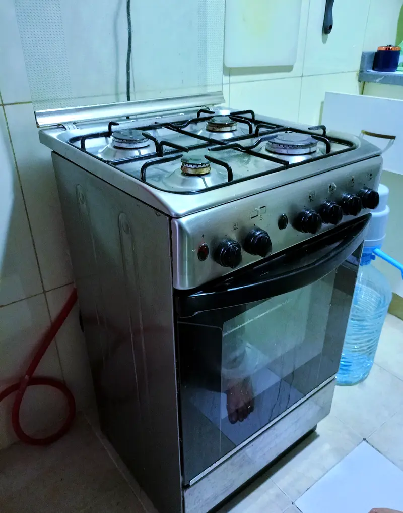 INDESIT FREE STANDING GAS STOVE WITH INBUILT OVEN دوبيزل