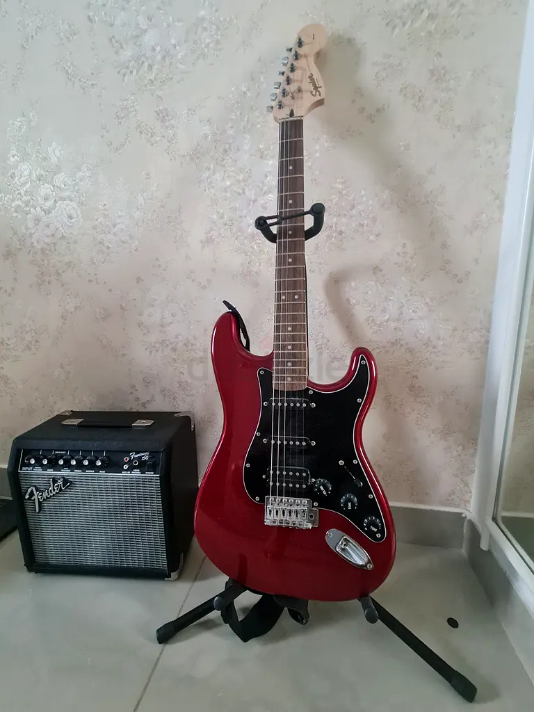 Fender Squier Stratocaster Electric Guitar Pack