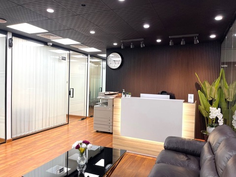 Aed 7.5k 9.5k | Desk Space With Ejari (1 Full Year) | Coworking Space - Wifi And Parking Included