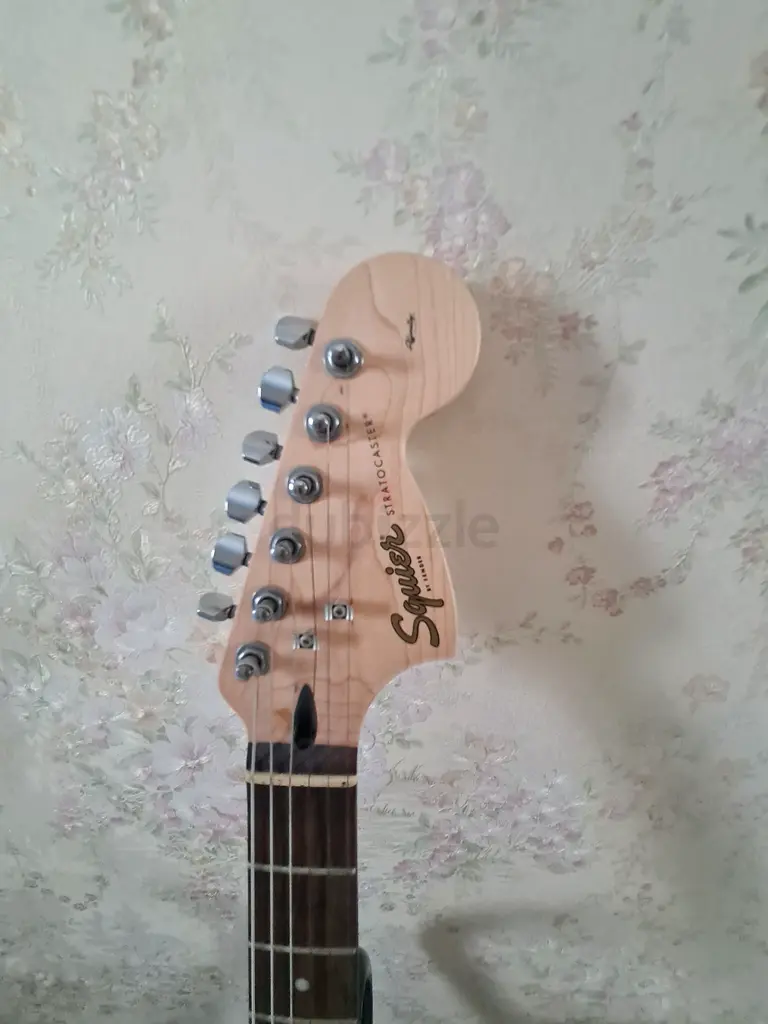 Fender Squier Stratocaster Electric Guitar Pack