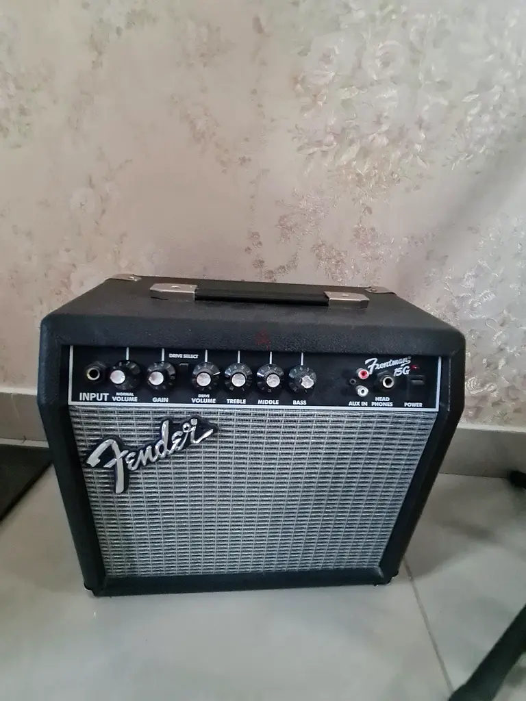 Fender Squier Stratocaster Electric Guitar Pack