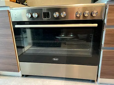 Terim Digital Screen Display 5 Burner Cooking Range Selling In Great Condition FREE DELIVERY +WARRAN