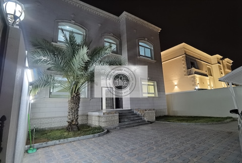 Private Entrance 5bhk Villa With Inside Covered Parking Small Garden Big Yard At Mbz 160k