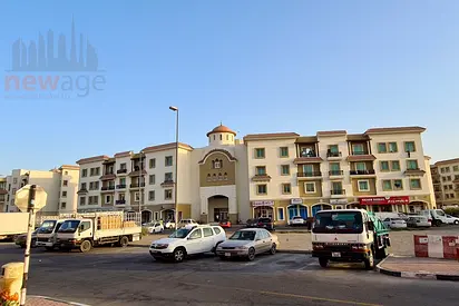 Good Business Point ! Free Parking Available