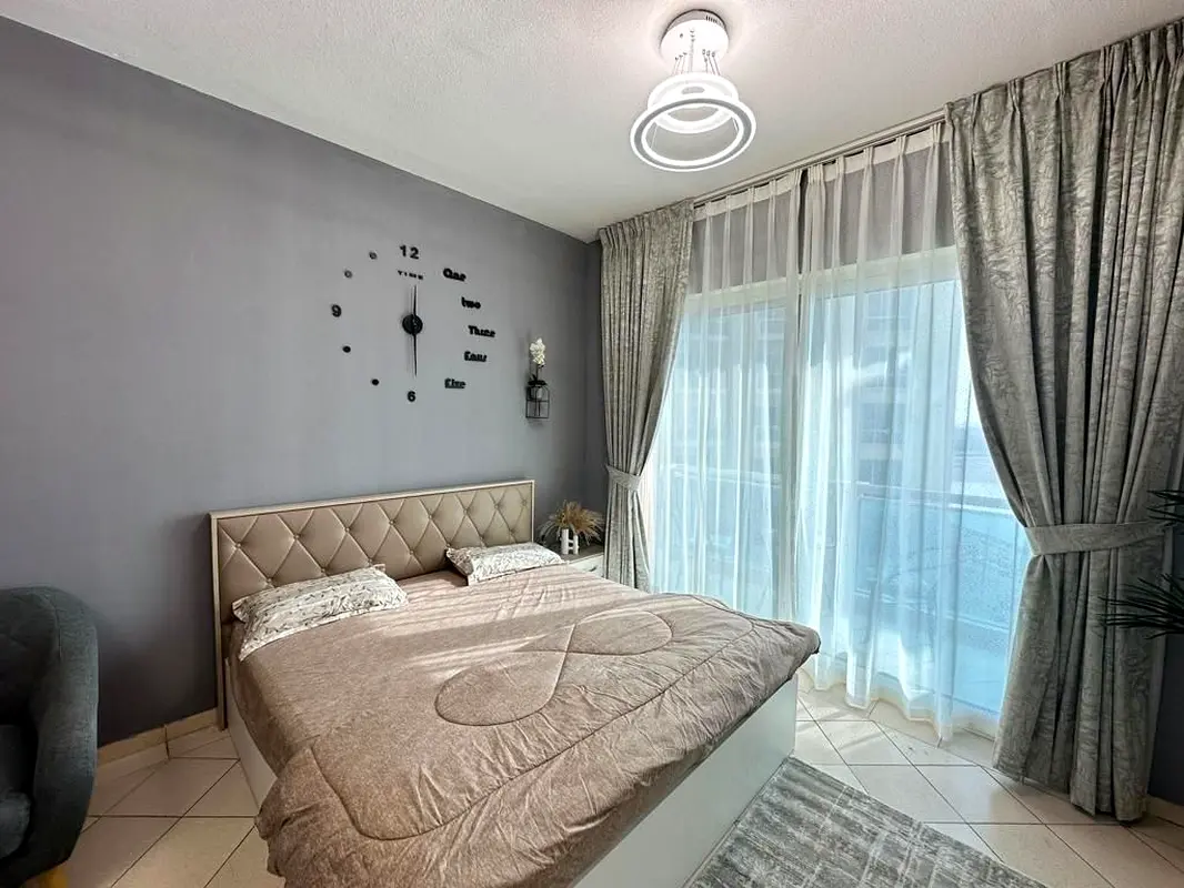 Apartment BEST SUMMER DEAL IN TOWN NOW Pay Rent Monthly Super