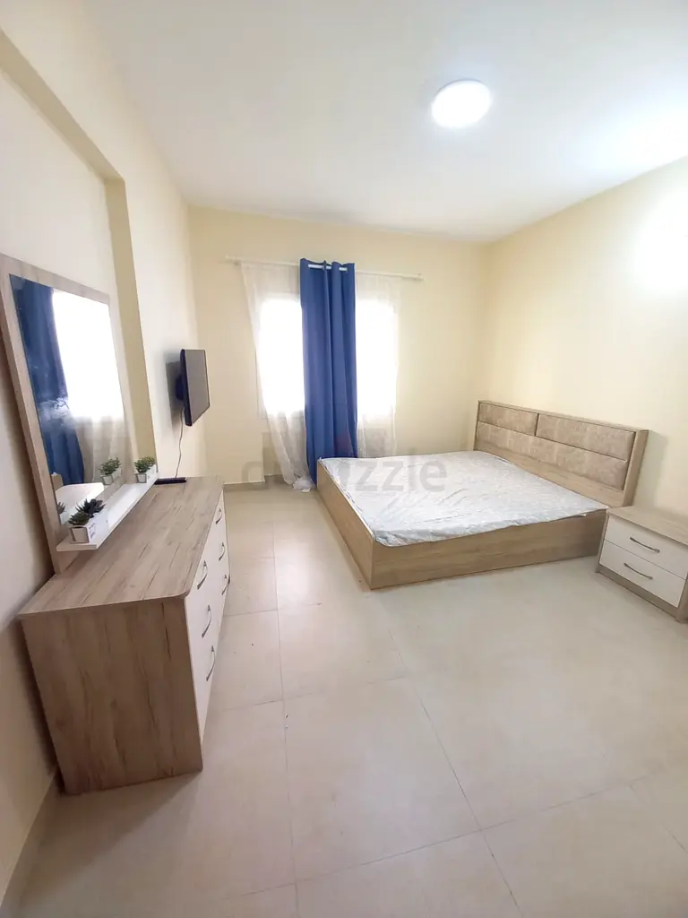 Apartment Luxurious Room for Couples or Girls near to Burjaman Metro
