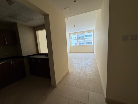 Ready To Move In 2bhk Apartment For Sale In Excellent Condition With Spacious Bedrooms & Bathrooms