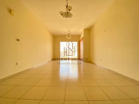 Exclusive - Investor Deal ! Spacious N Bright ! Balcony ! Rented