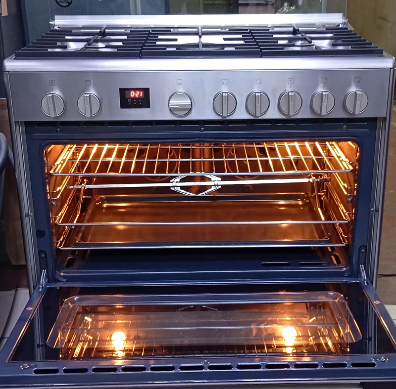 Bosch five gas cooking range