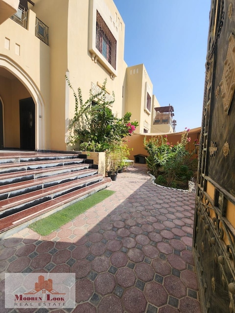 Separate Entrance Gorgeous Look One Bedroom With Separate Kitchen And Bath Tub Washroom In Khalifa