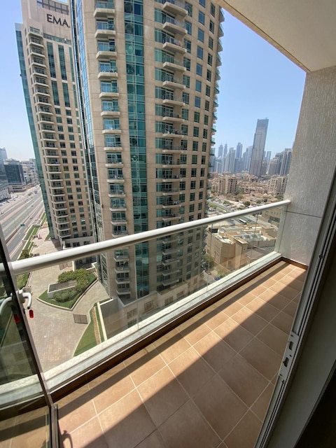 Direct From Owner Burj Alnojoom Studio Semi Furnished Direct From Owner @840000/-dhs