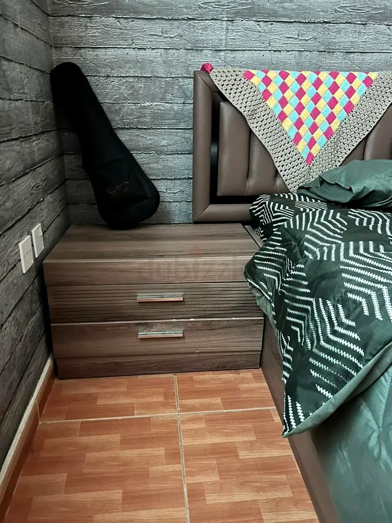 King Bed, 2 Bedside Tables,