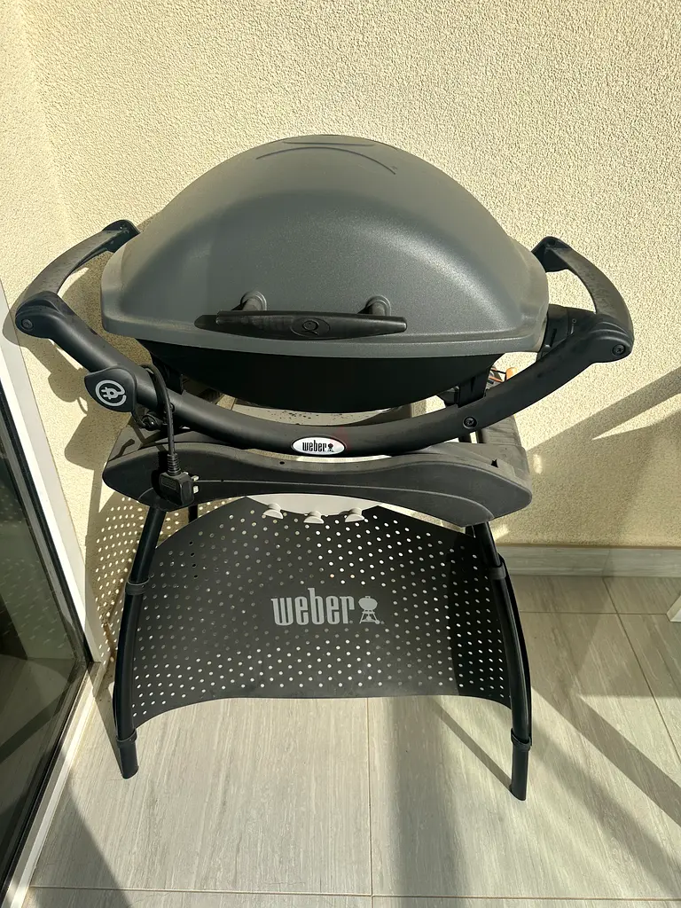 er® Q 2400 Electric Grill with Stand