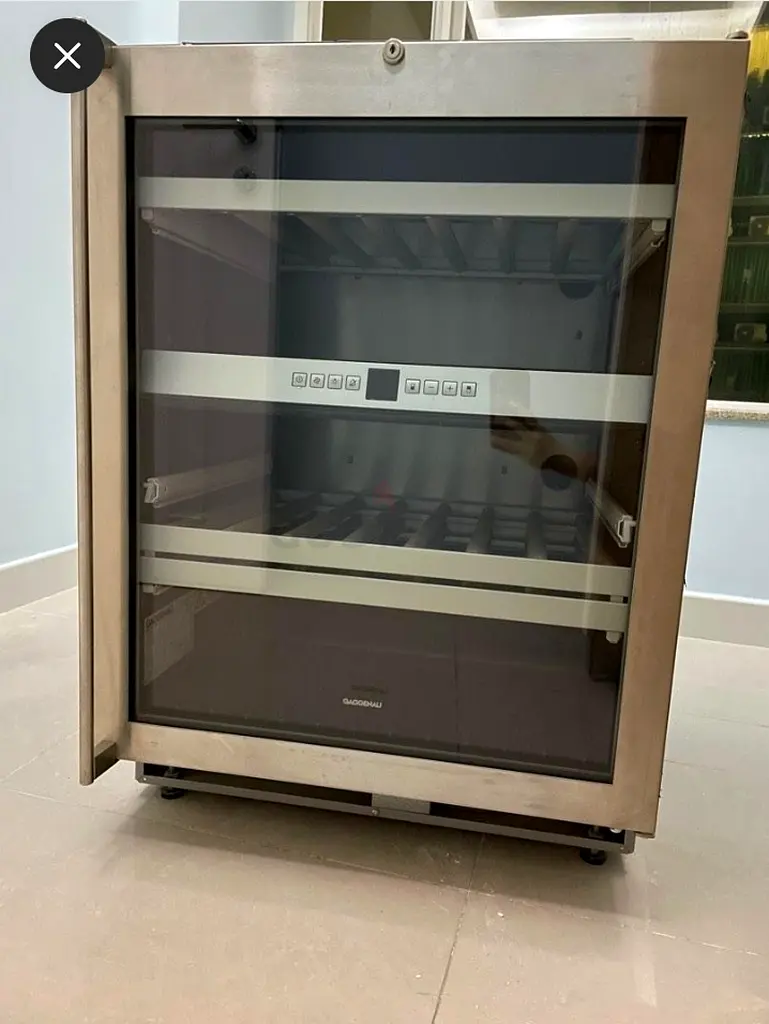 GAGGENUA 40 bottle dual zone wine fridge دوبيزل