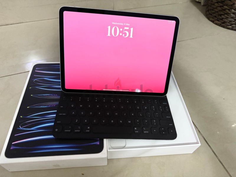 iPad Pro 11 inch M2 256GB WiFi 4Th Gen 2023 with Apple Smart Keyboard