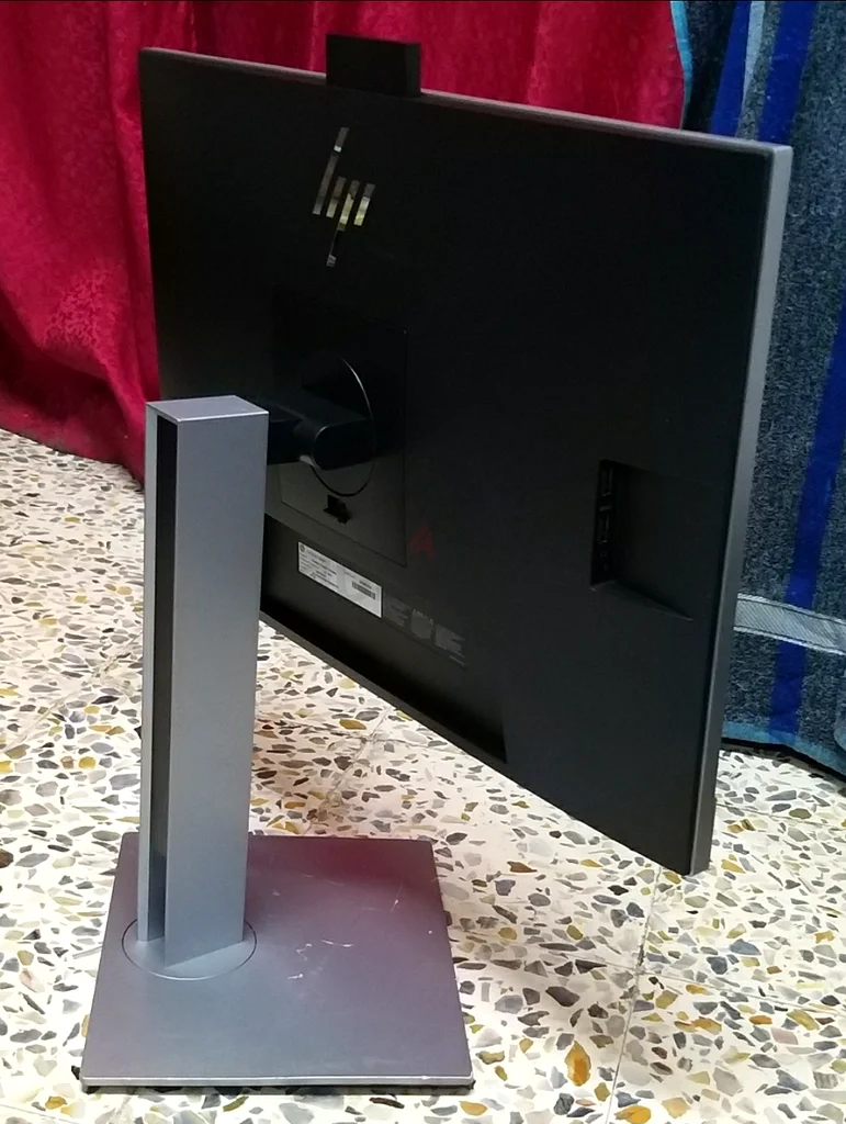 شاشة HP بحجم 24 بوصة، بإطار ضيق، عرض IPS، شاشة LED بدقة FHD مع كاميرا ومكبر صوت + حامل هيدروليكي، الموديل رقم E243M63257635421699113