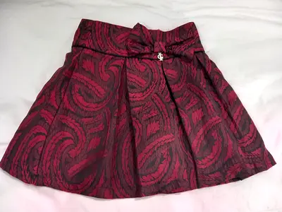 A very elegant skirt for girls, made in Turkey, size 8 to 9 years