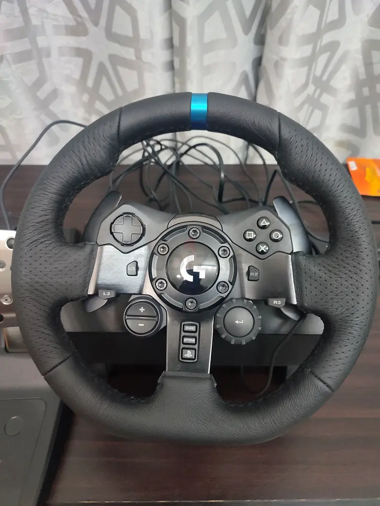 Logitech G923 Steering wheel and Pedals PS4/PS5/PC