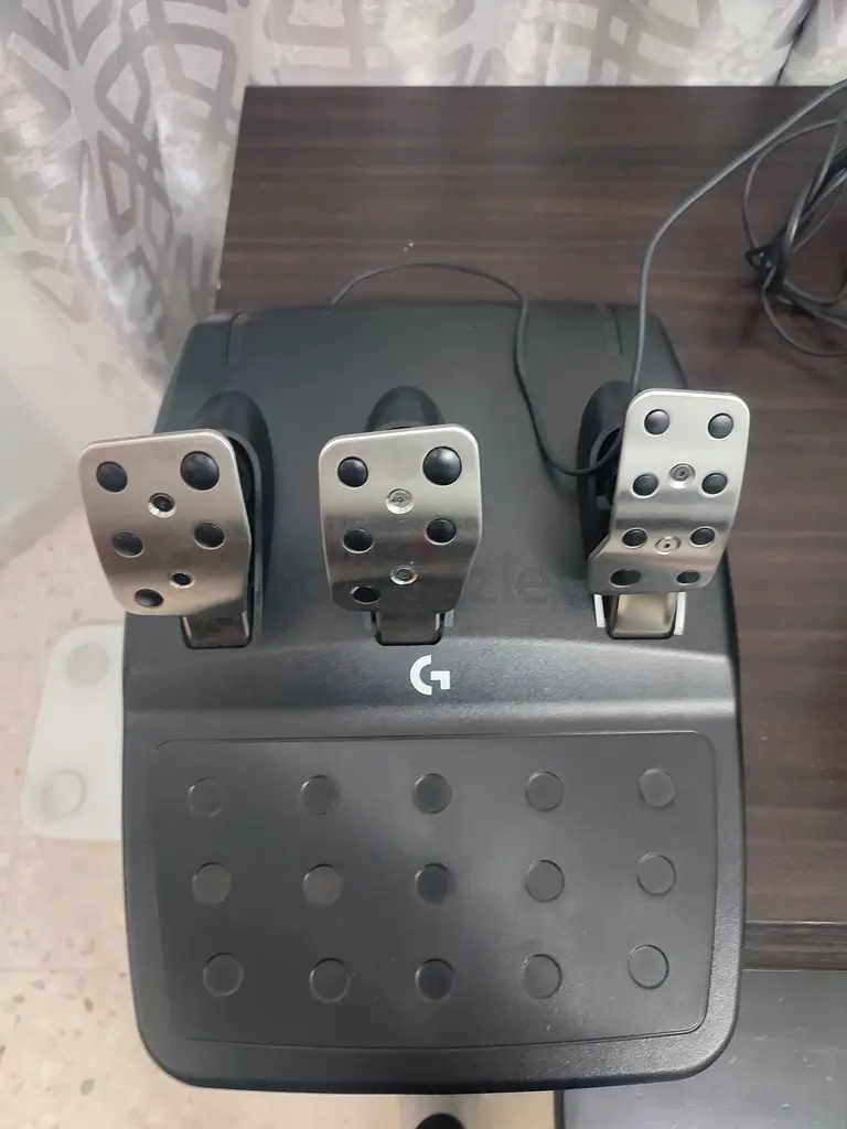 Logitech G923 Steering wheel and Pedals PS4/PS5/PC