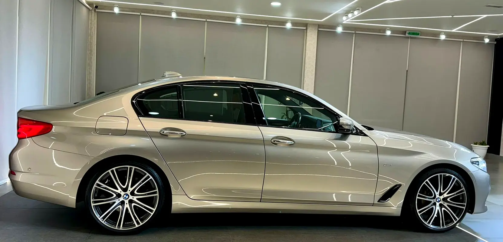 BEST BMW 530i SPORT LINE || GCC || TOP RANGE || ACCIDENTS FREE ...
