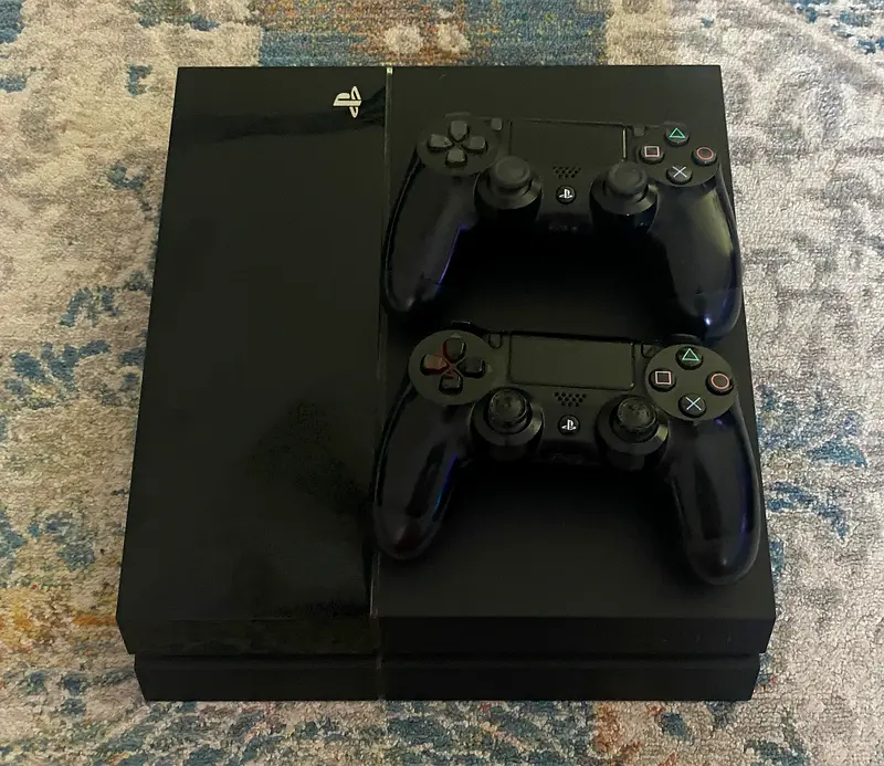 PS4 with 2 Remotes Perfect Condition دوبيزل