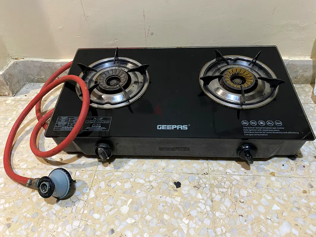 Gas stove and regulator