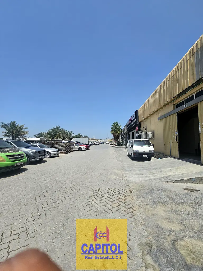 Warehouse Spacious Warehouse available in Al Quoz on Cheap Rent