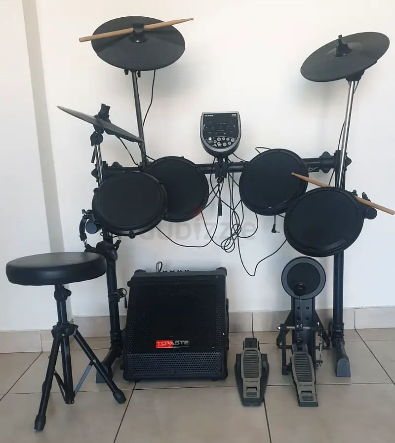 Alesis Electronic Drum Set with speaker Actual Price 3500/
