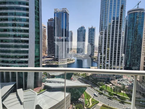 Large Studio With Open View And Parking