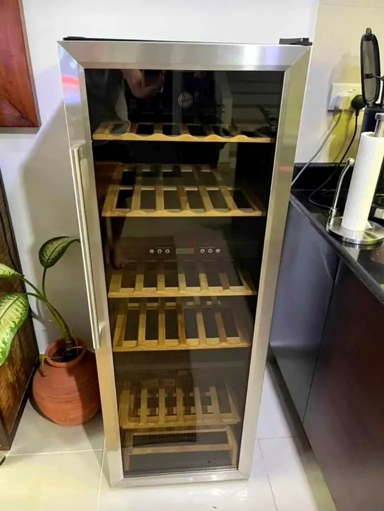 Hoover dual temperature zone wine fridge 72 bottles