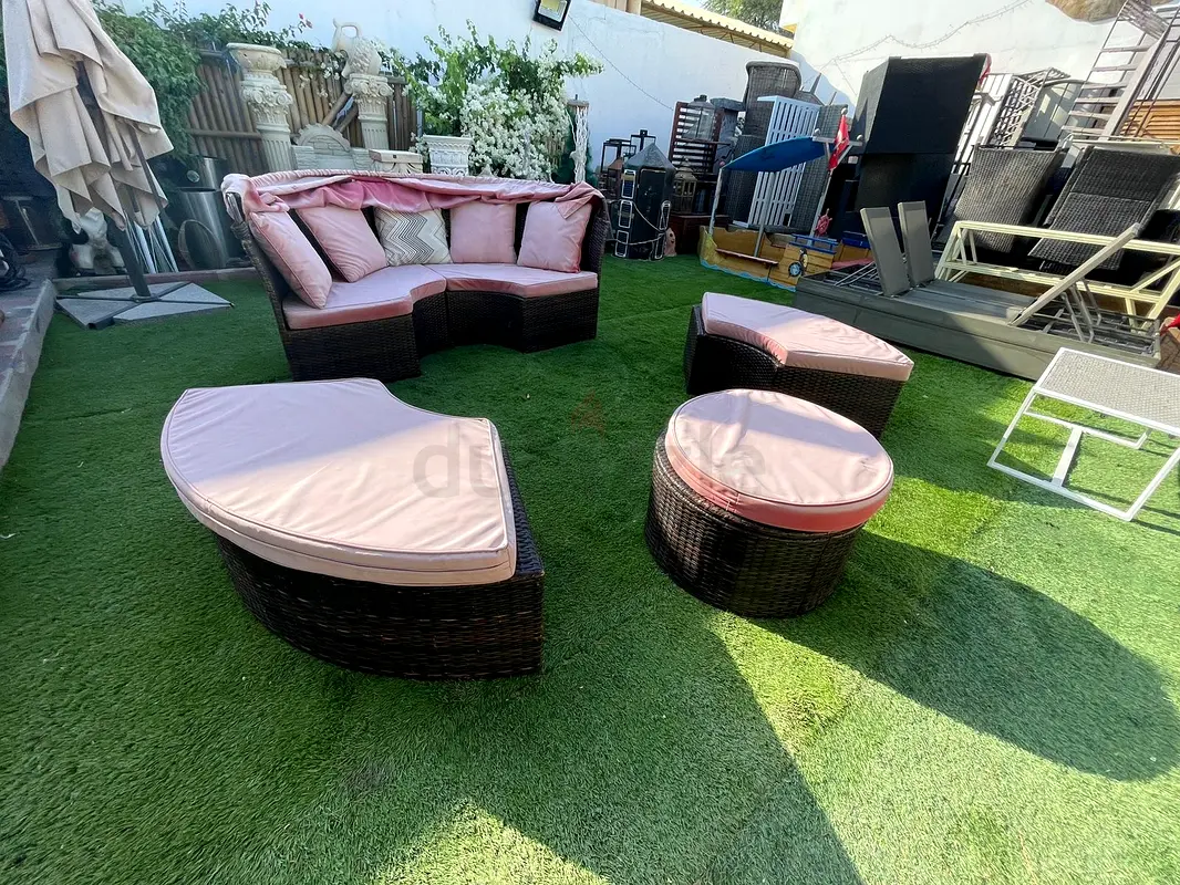 Killing price Outdoor daybed with canopy