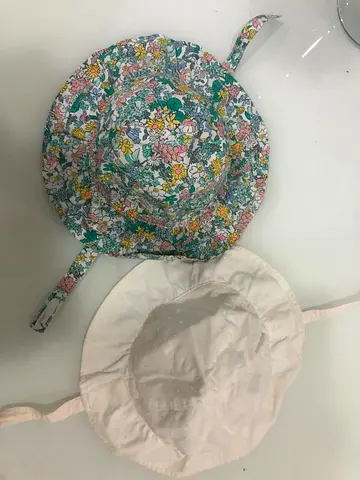 GIRL HAT for beach  - marks and spencer brand  18/36 MONTHS