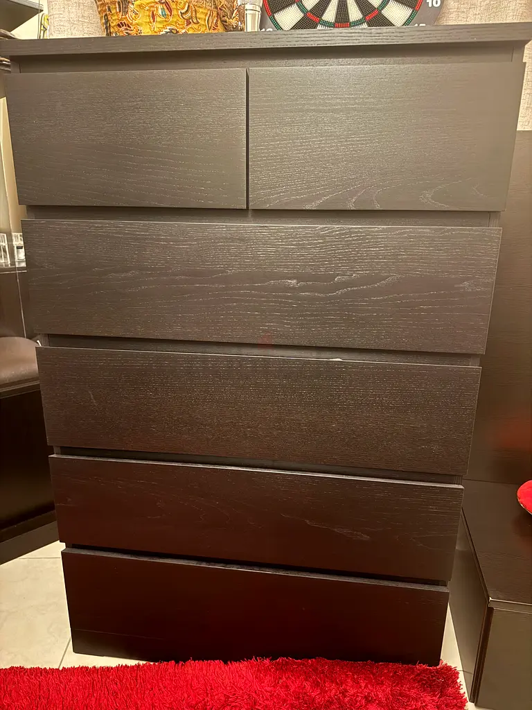 Chest of drawers