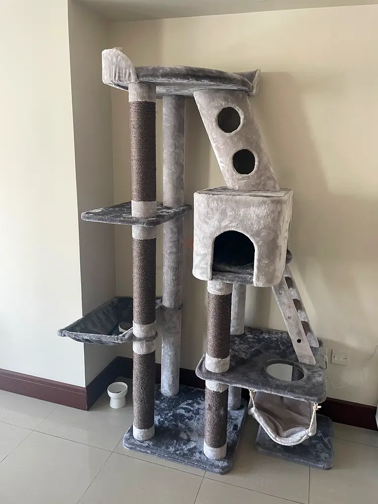 Cat Scratching Relaxing Tree 1.90m x 1.40m