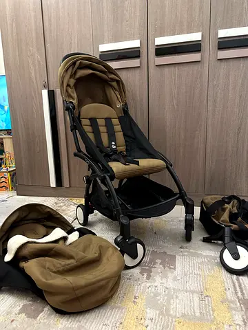 Yoyo2 stroller with newborn pack and wheel bag in toffee color