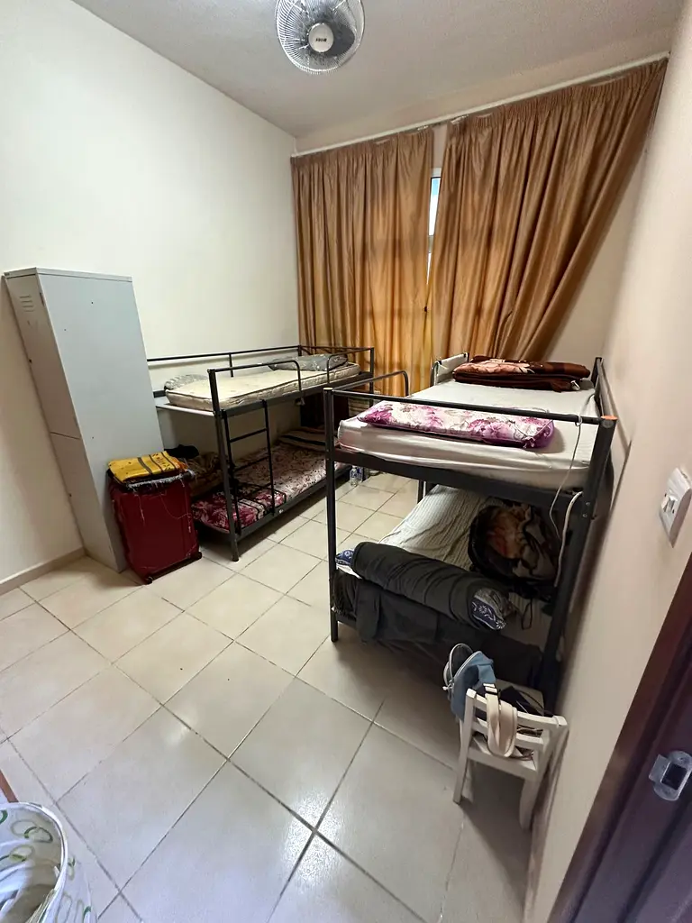 Apartment Bed space for executives bachelors Dubai